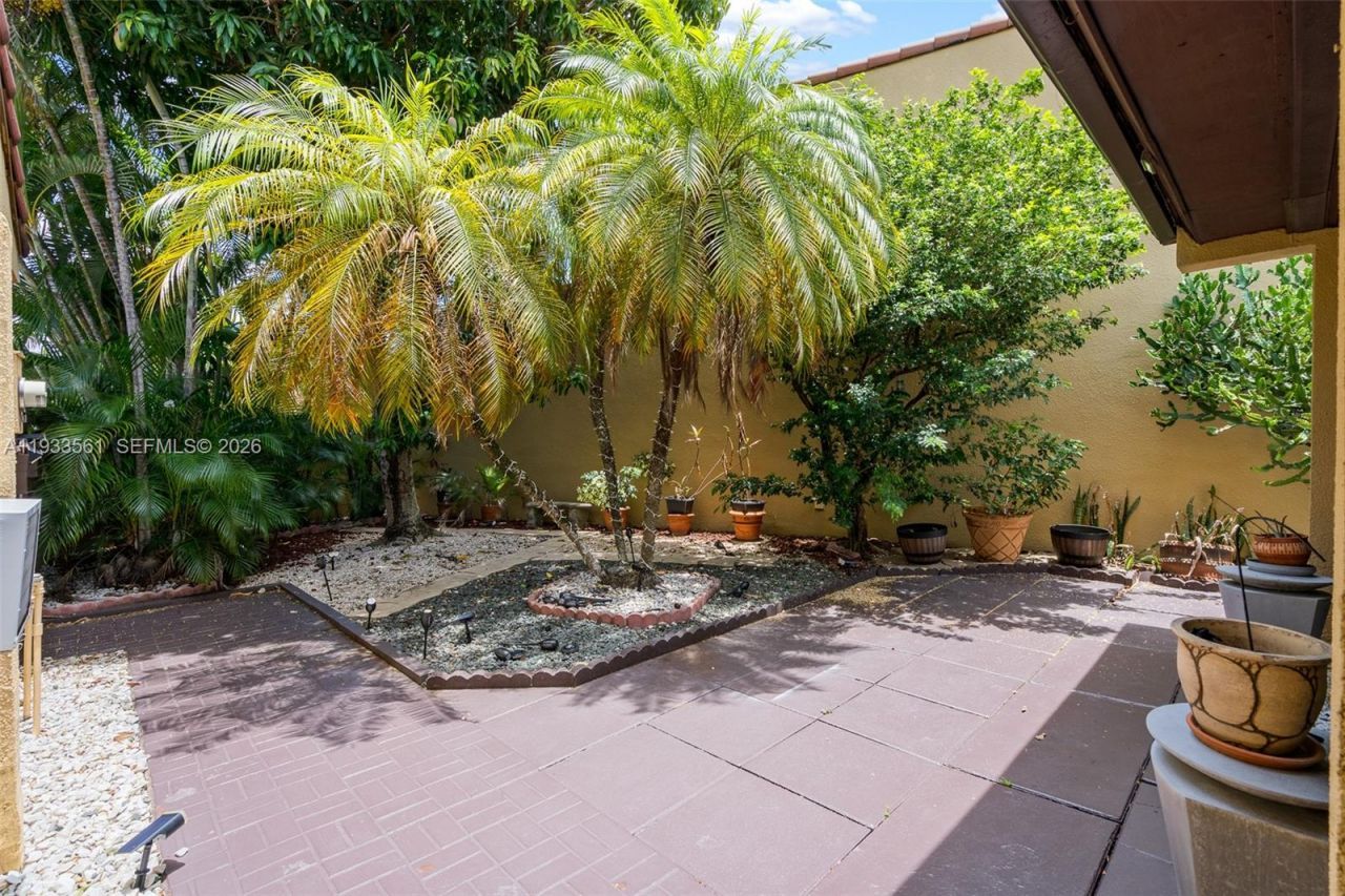 1030 NE 202nd Ter, Miami, FL 33179 Photo