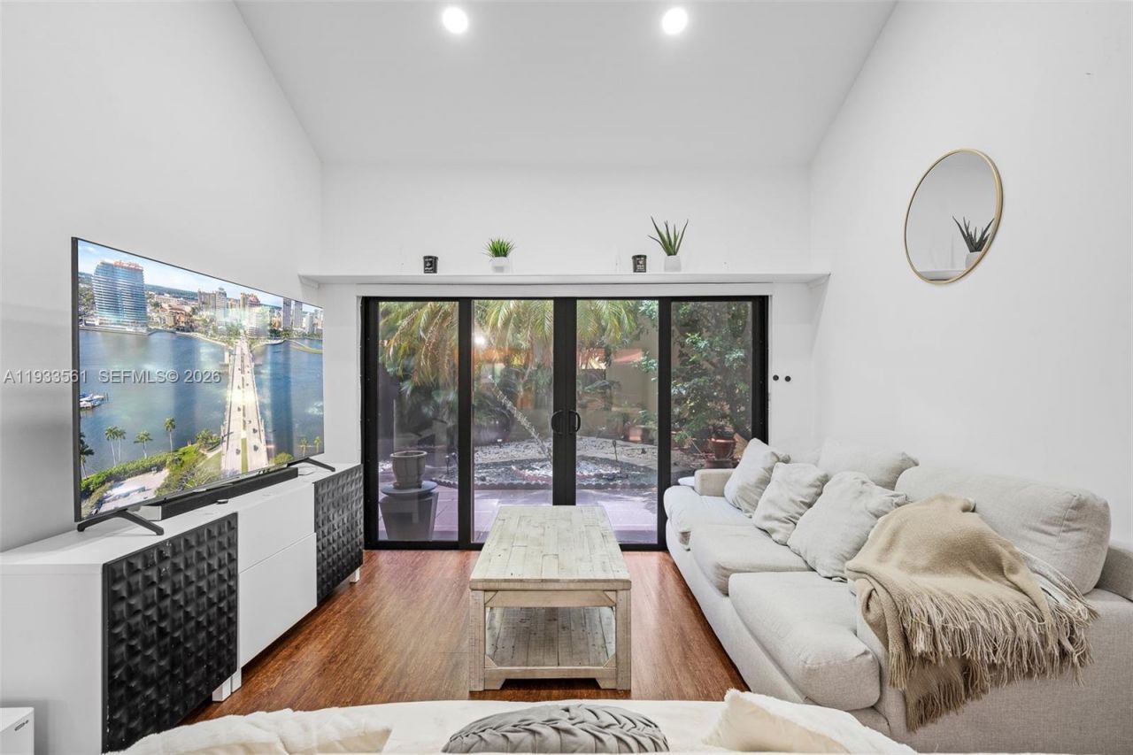 1030 NE 202nd Ter, Miami, FL 33179 Photo