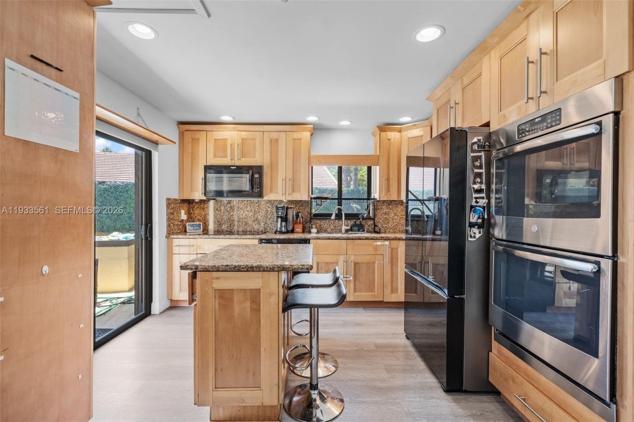 1030 NE 202nd Ter, Miami, FL 33179 Photo