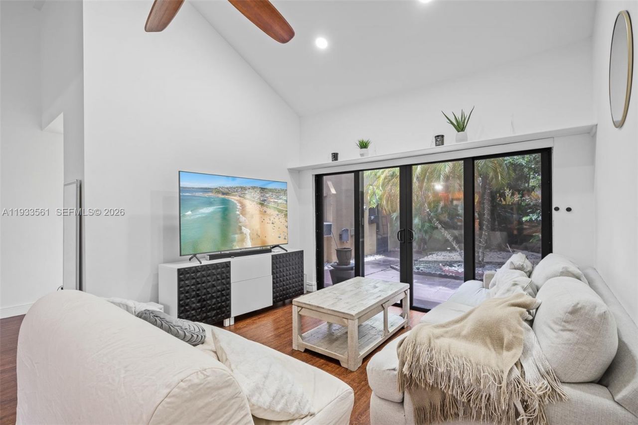 1030 NE 202nd Ter, Miami, FL 33179 Photo