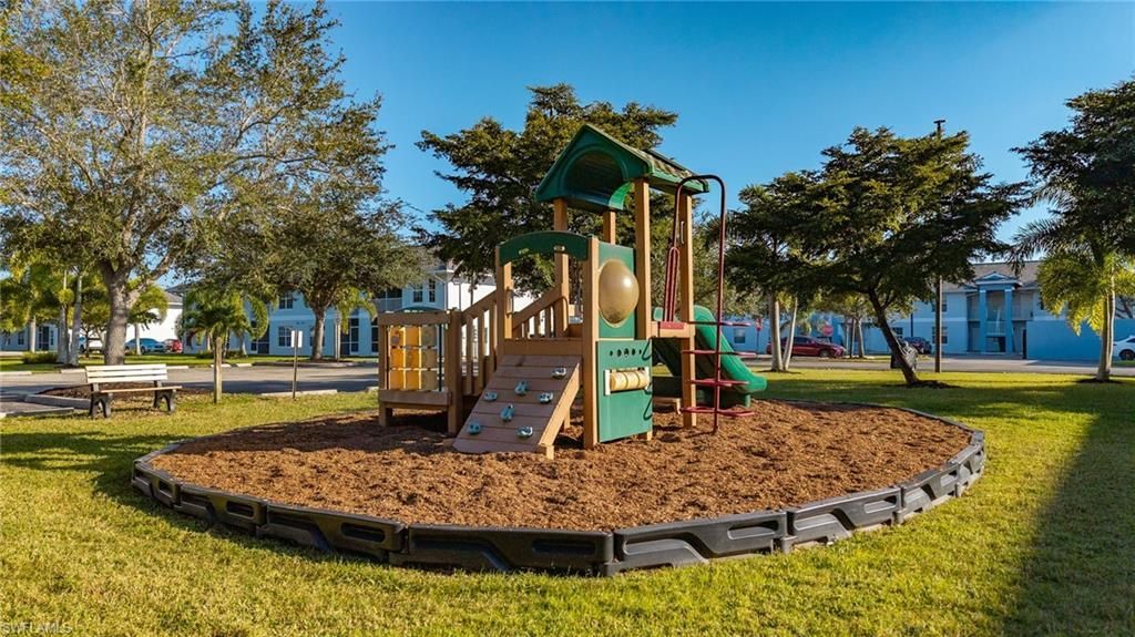 8461 Bernwood Cove Loop, Unit 305, Fort Myers, FL 33966 Photo