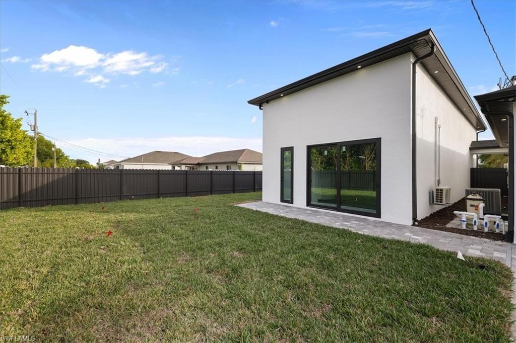 607 NW 7th St, Cape Coral, FL 33993 Photo