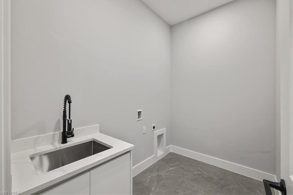 607 NW 7th St, Cape Coral, FL 33993 Photo