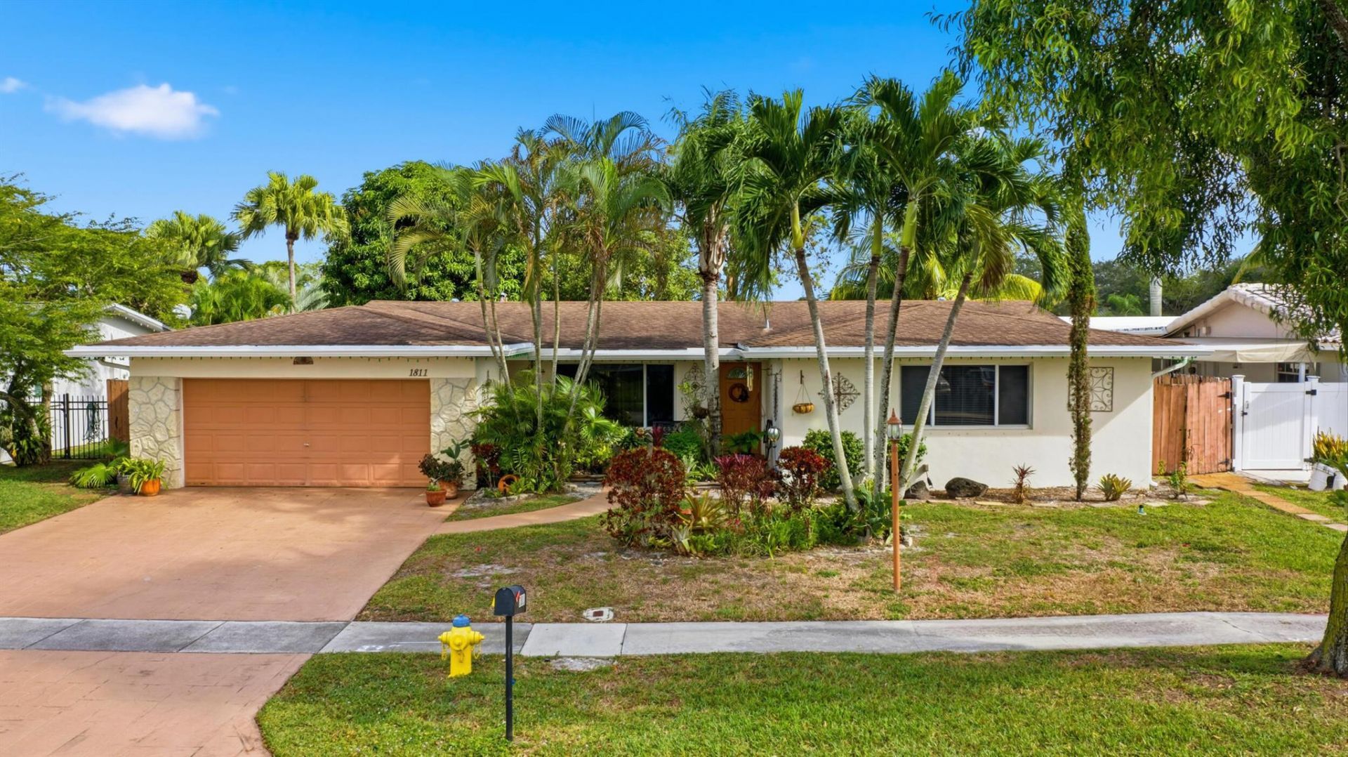 1811 NW 119th Avenue, Pembroke Pines, FL 33026 Photo
