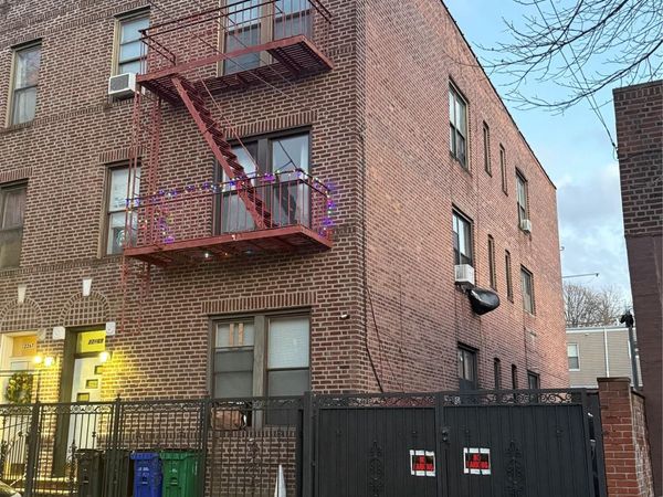 2269 27th Street, Astoria, NY 11105