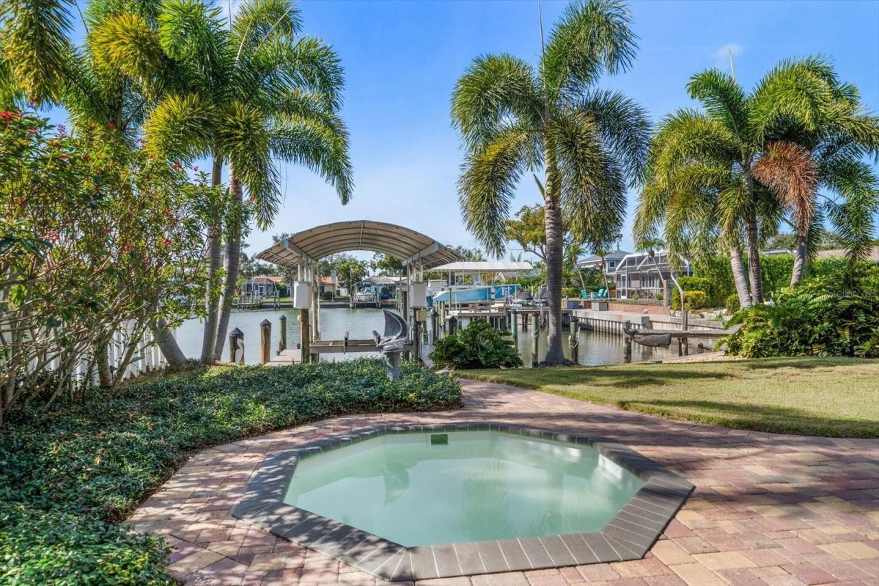 1698 Mckay Creek Drive, Largo, FL 33770 Photo