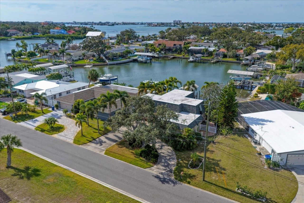 1698 Mckay Creek Drive, Largo, FL 33770 Photo