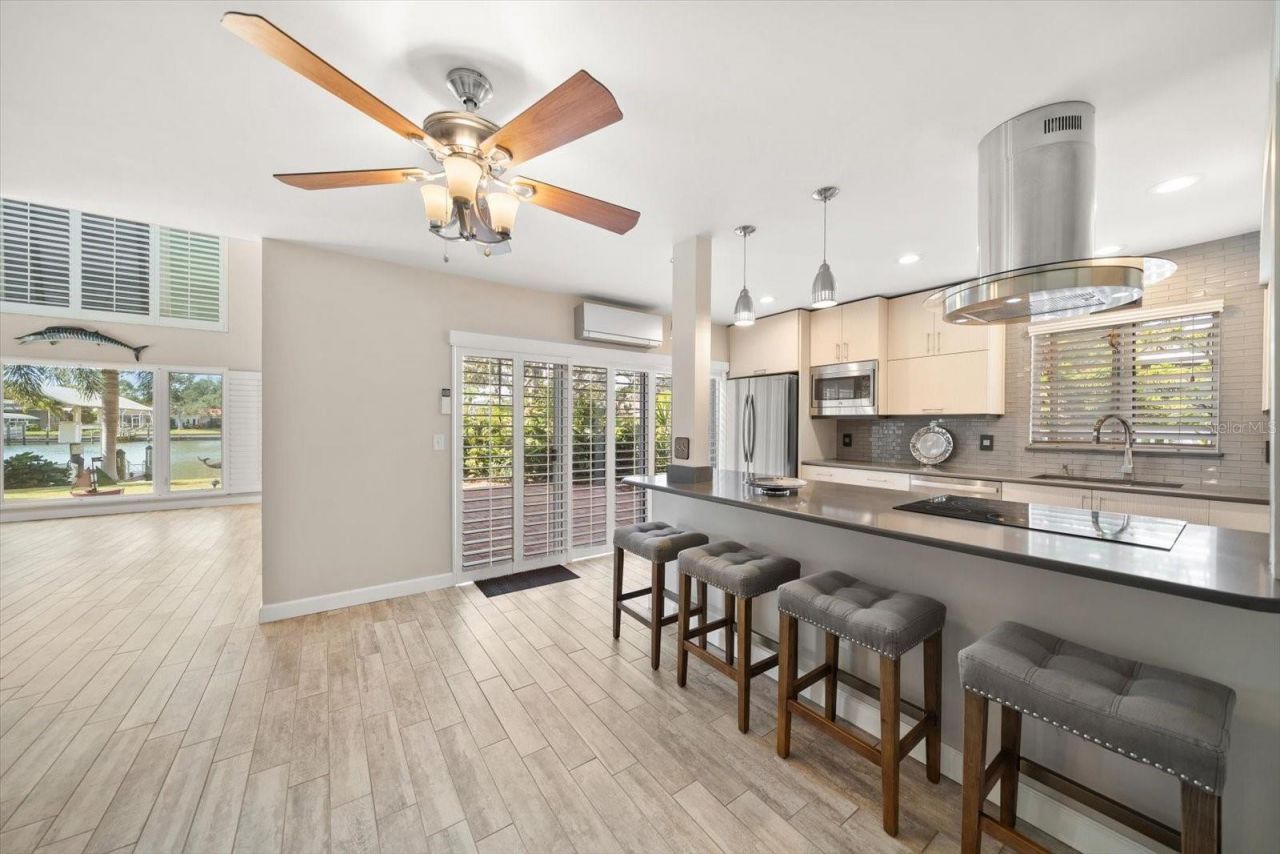 1698 Mckay Creek Drive, Largo, FL 33770 Photo