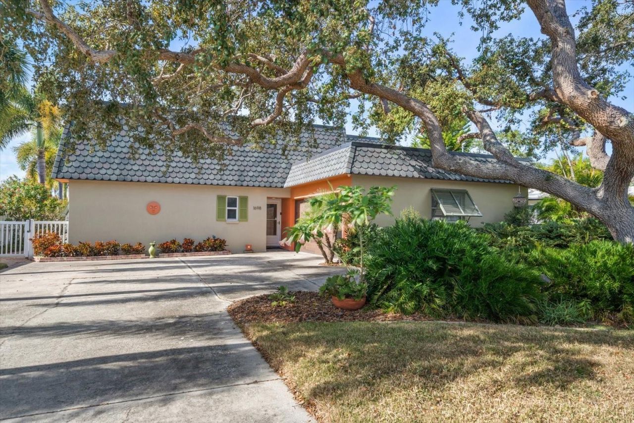 1698 Mckay Creek Drive, Largo, FL 33770 Photo