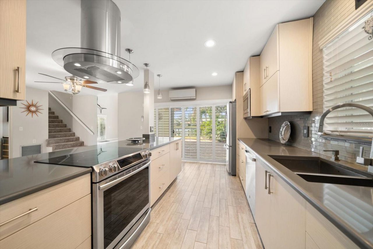 1698 Mckay Creek Drive, Largo, FL 33770 Photo