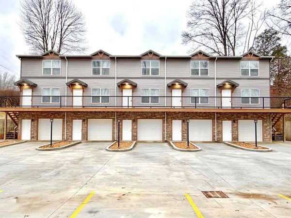 511 Glenstone Springs Dr, Clarksville, TN 37043