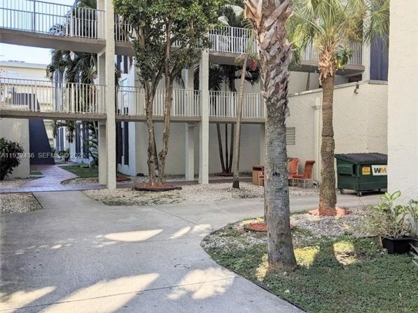 10000 NW 80th Ct, Unit 2211, Hialeah Gardens, FL 33016