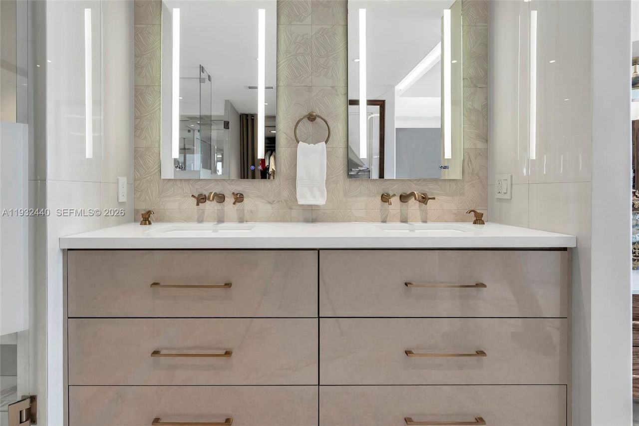 9 Island Ave, Unit 2104, Miami Beach, FL 33139 Photo