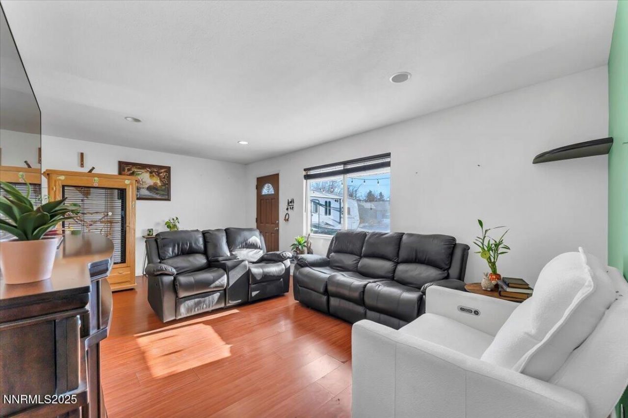 1250 Oxford Avenue, Sparks, NV 89431 Photo