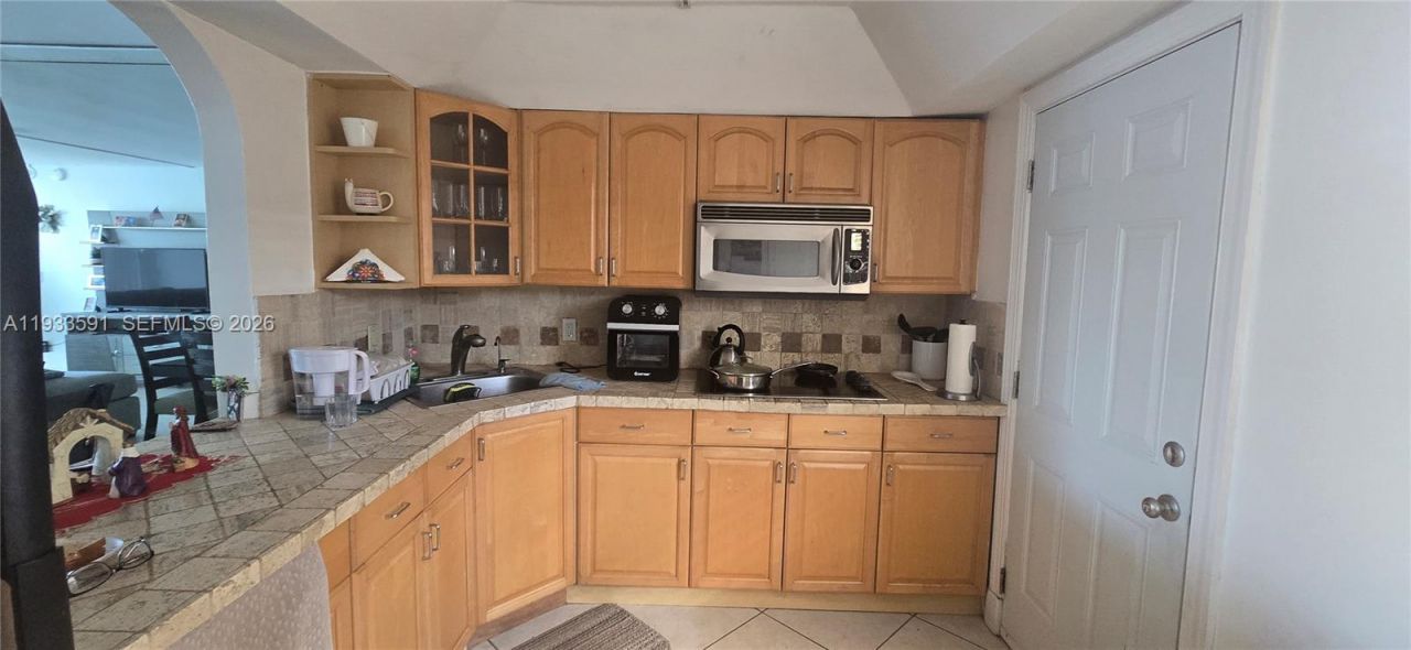 18900 NE 14th Ave , Unit D105, Miami, FL 33179 Photo