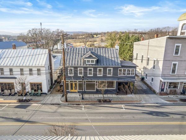 9365 N CONGRESS ST, NEW MARKET, VA 22844