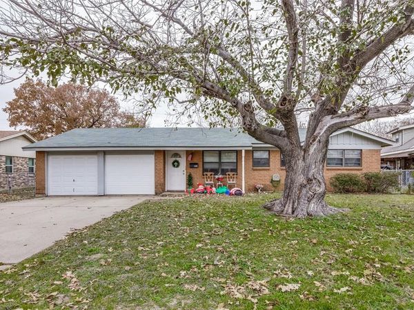 525 S Hampshire Street, Saginaw, TX 76179