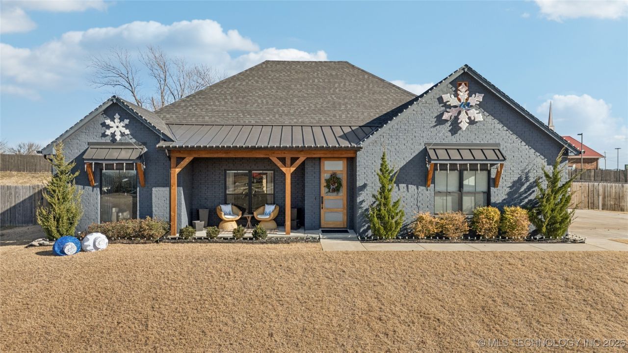 2620 S Piguet Lane, Claremore, OK 74019 Main Photo