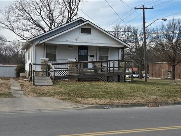 302 12th Street, Osawatomie, KS 66064