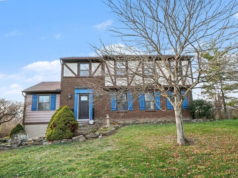 7817 Red Mill Drive, West Chester, OH 45069 Photo 2