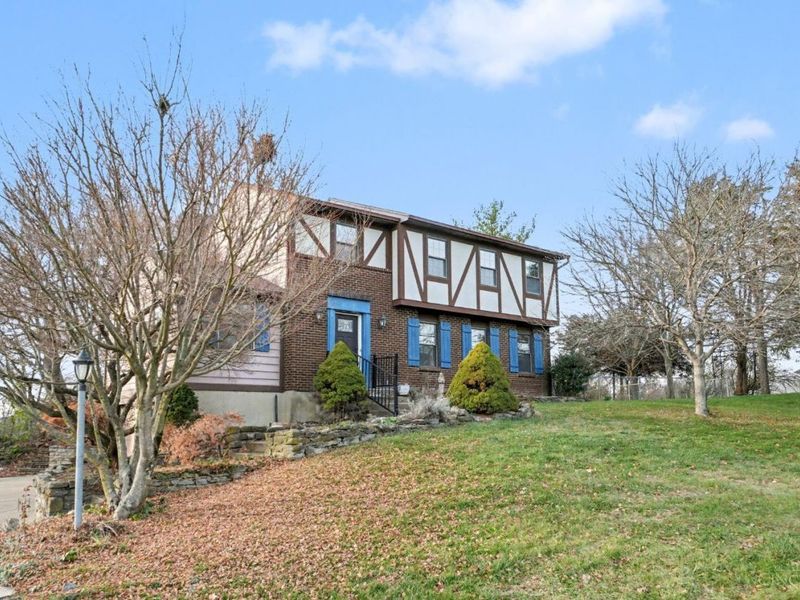 7817 Red Mill Drive, West Chester, OH 45069 Photo 3
