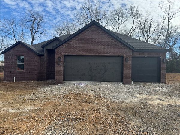 2105 N Dagan Street, Siloam Springs, AR 72761