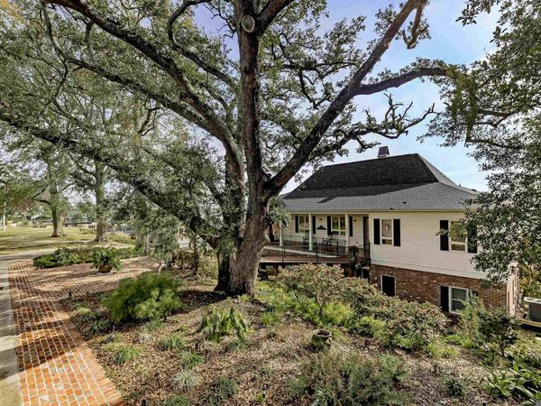 2043 False River Dr, New Roads, LA 70760