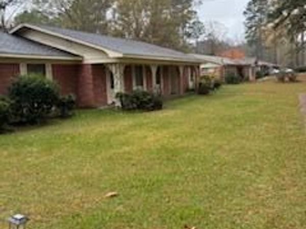 1333 E First Street, Forest, MS 39074