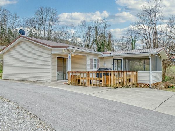 1369 Austin Lake Rd, Baxter, TN 38544