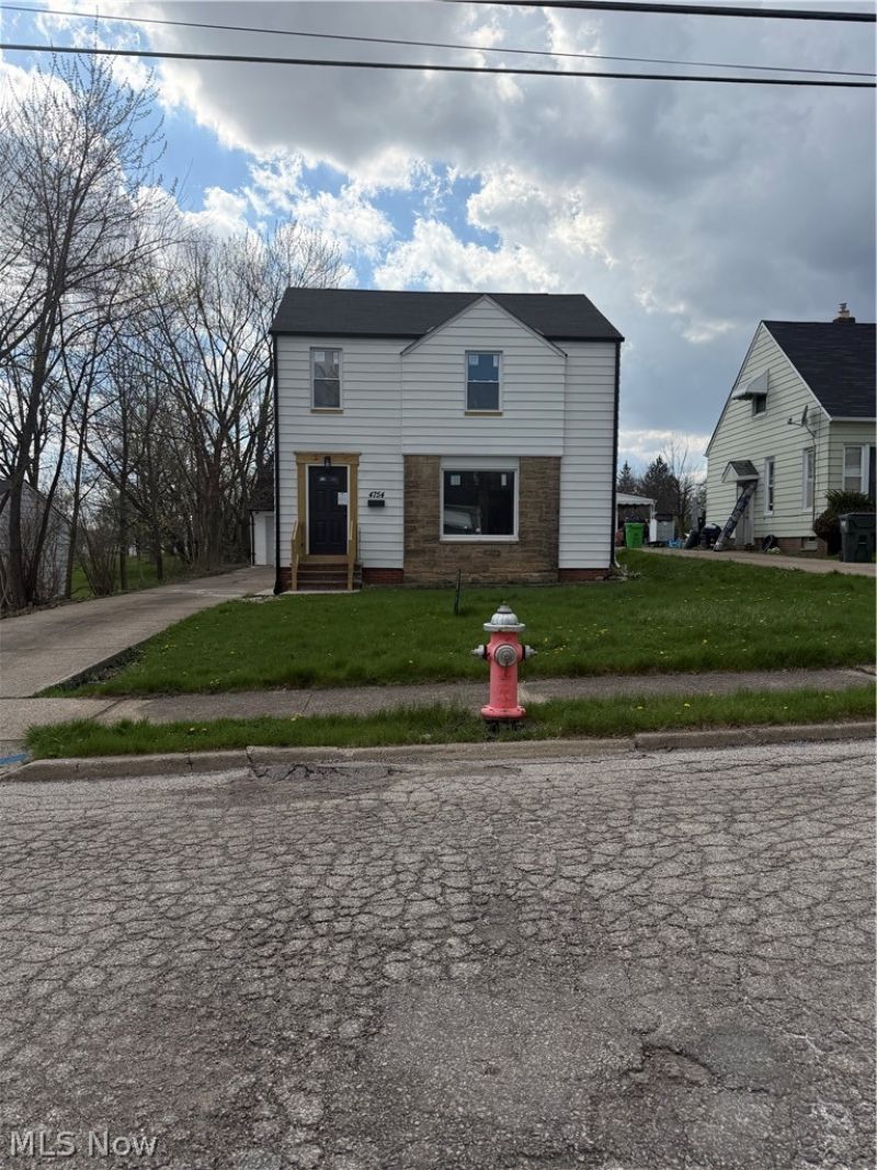 4754 Lawrence Avenue, Garfield Heights, OH 44125 Main Photo