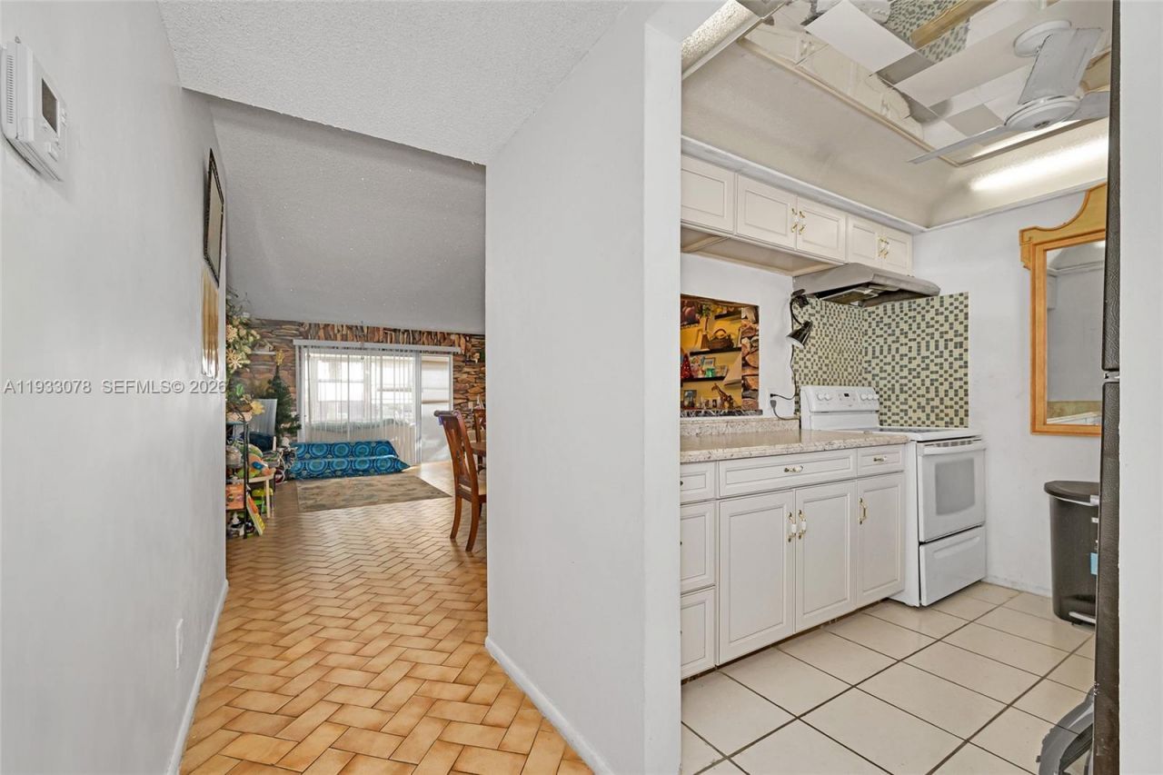 12027 S Greenway Cir, Unit 206, Royal Palm Beach, FL 33411 Photo