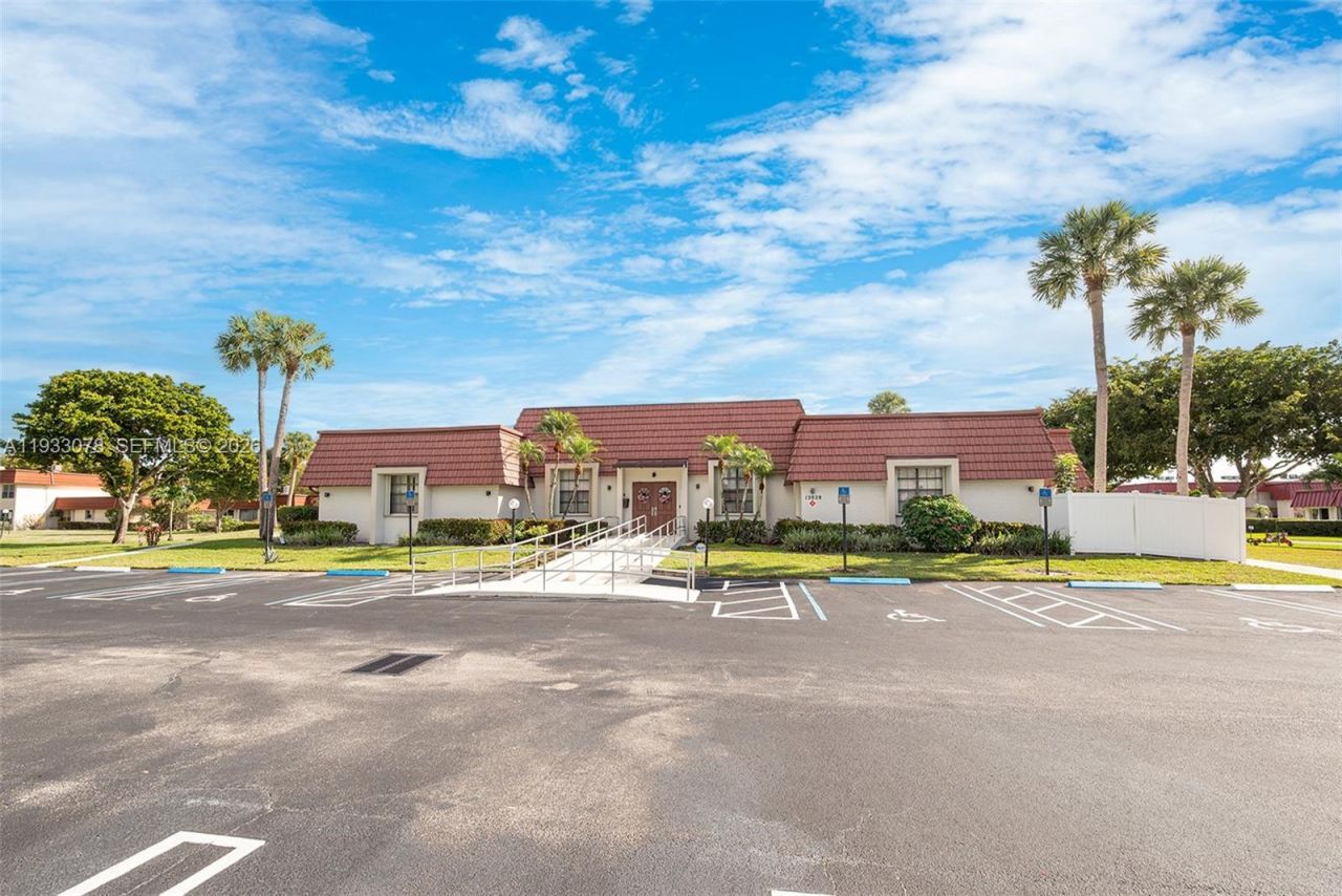 12027 S Greenway Cir, Unit 206, Royal Palm Beach, FL 33411 Photo