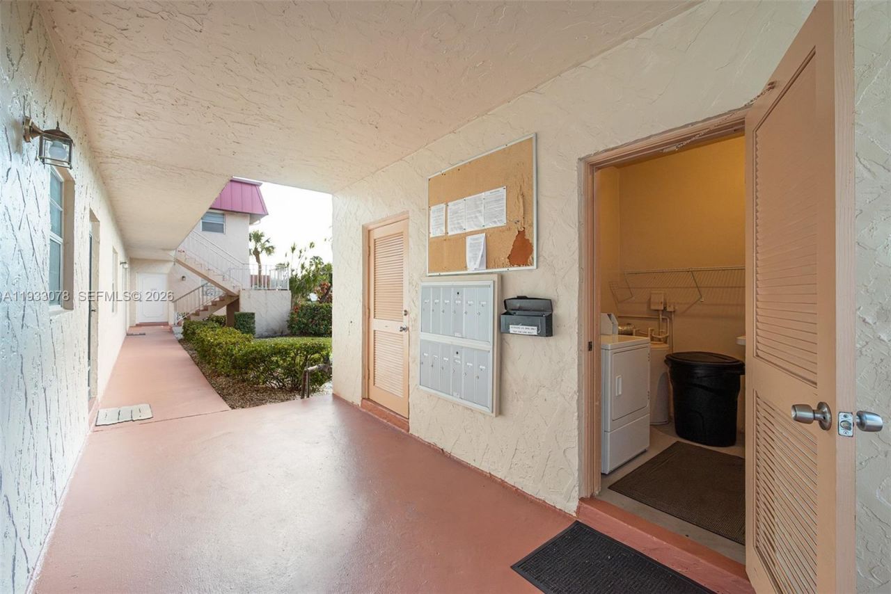 12027 S Greenway Cir, Unit 206, Royal Palm Beach, FL 33411 Photo