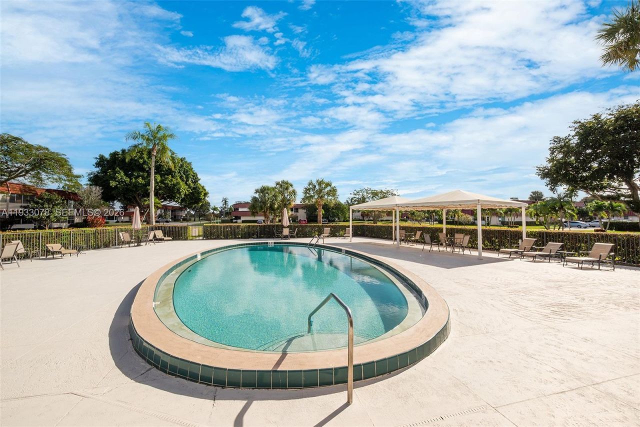 12027 S Greenway Cir, Unit 206, Royal Palm Beach, FL 33411 Photo