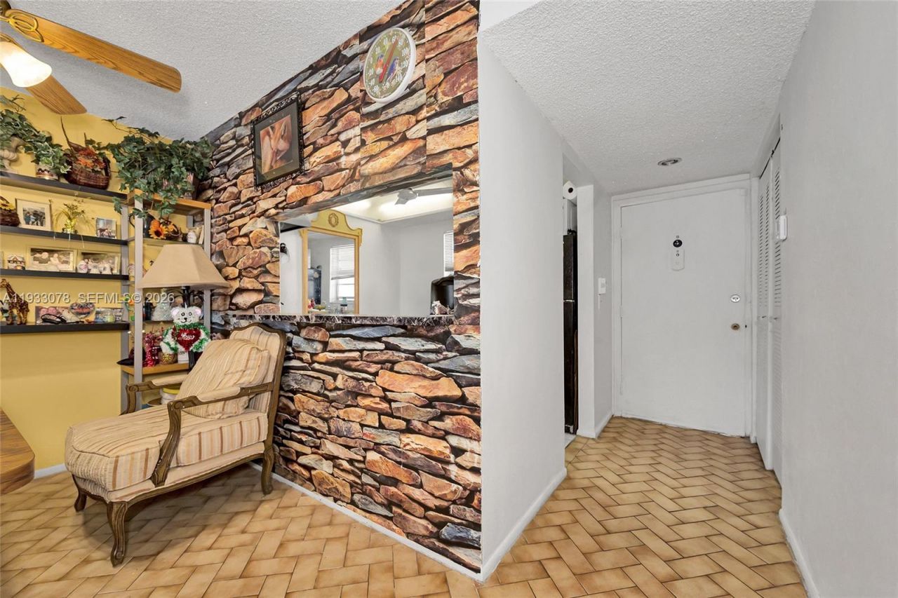 12027 S Greenway Cir, Unit 206, Royal Palm Beach, FL 33411 Photo