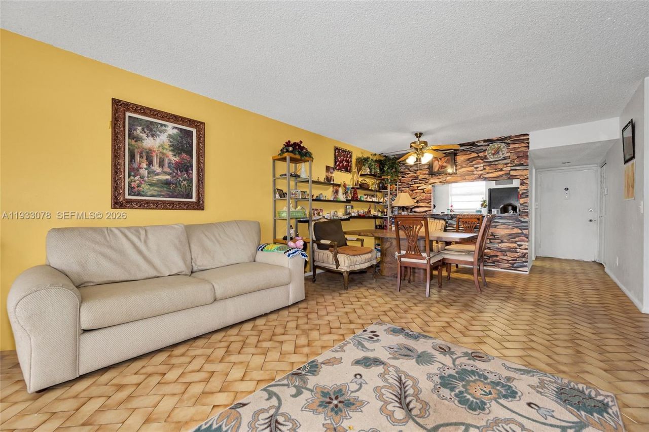 12027 S Greenway Cir, Unit 206, Royal Palm Beach, FL 33411 Photo