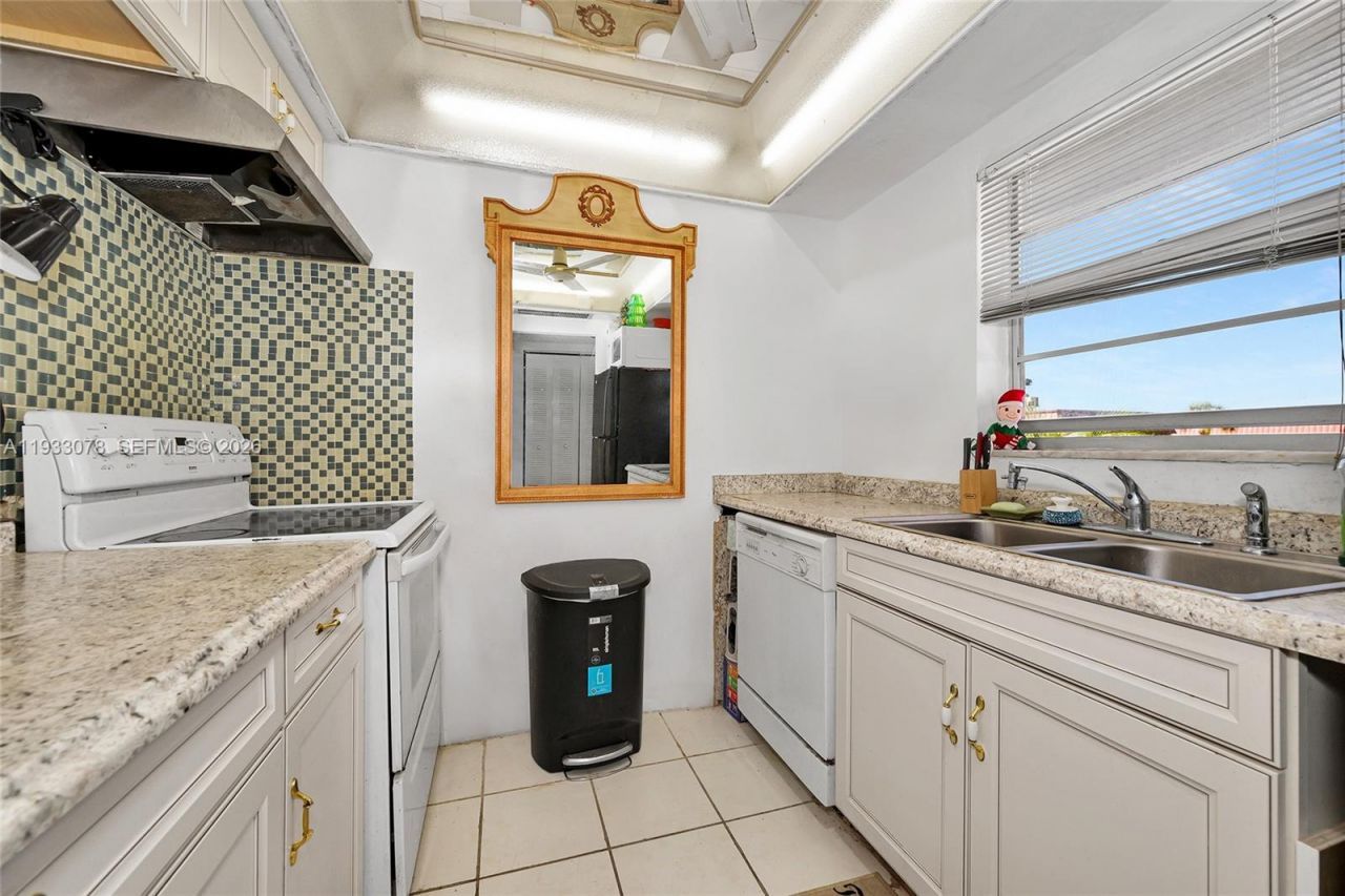 12027 S Greenway Cir, Unit 206, Royal Palm Beach, FL 33411 Photo