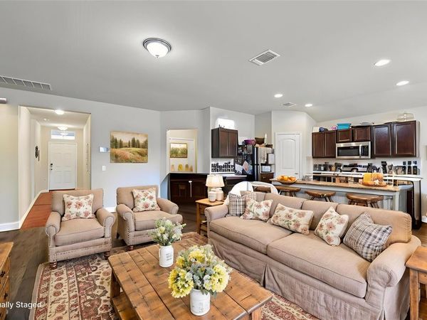 109 San Bernard TRL, Hutto, TX 78634