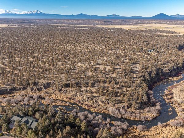 6633 NW Tetherow Road, Redmond, OR 97756