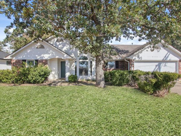 1712 Somerset DR, Round Rock, TX 78681