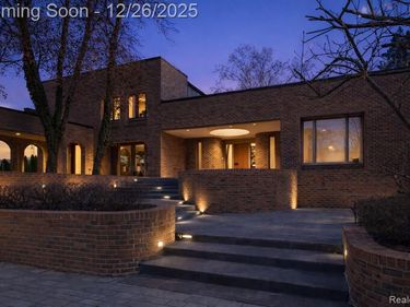 3317 W Shore Drive, Orchard Lake Village, MI 48324