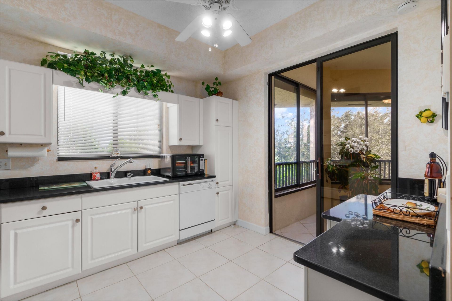 7546 La Paz Blvd, Unit 405, Boca Raton, FL 33433 Photo