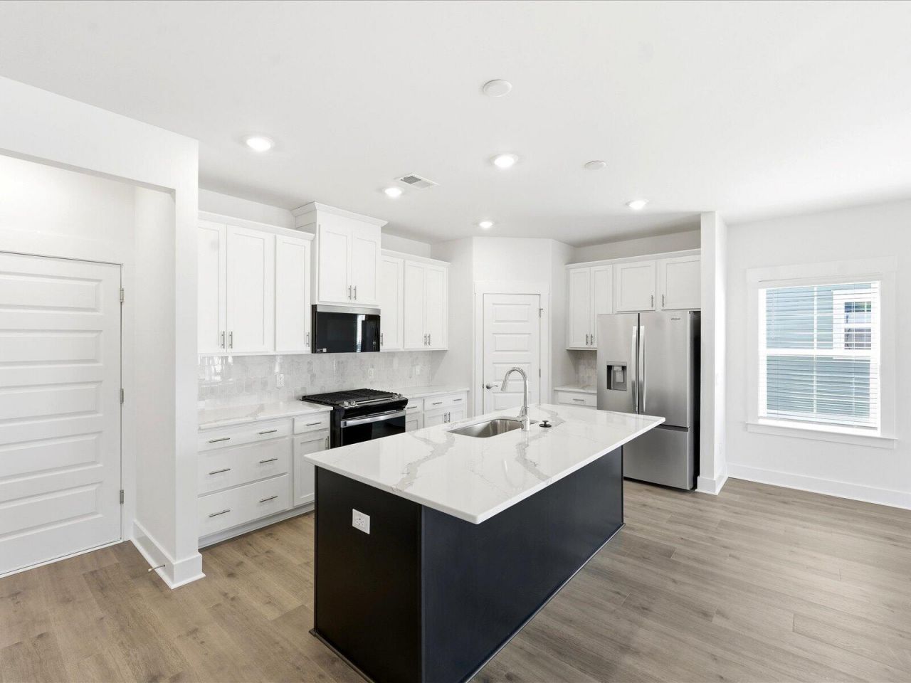 406 Radiant Blue Way Photo 12