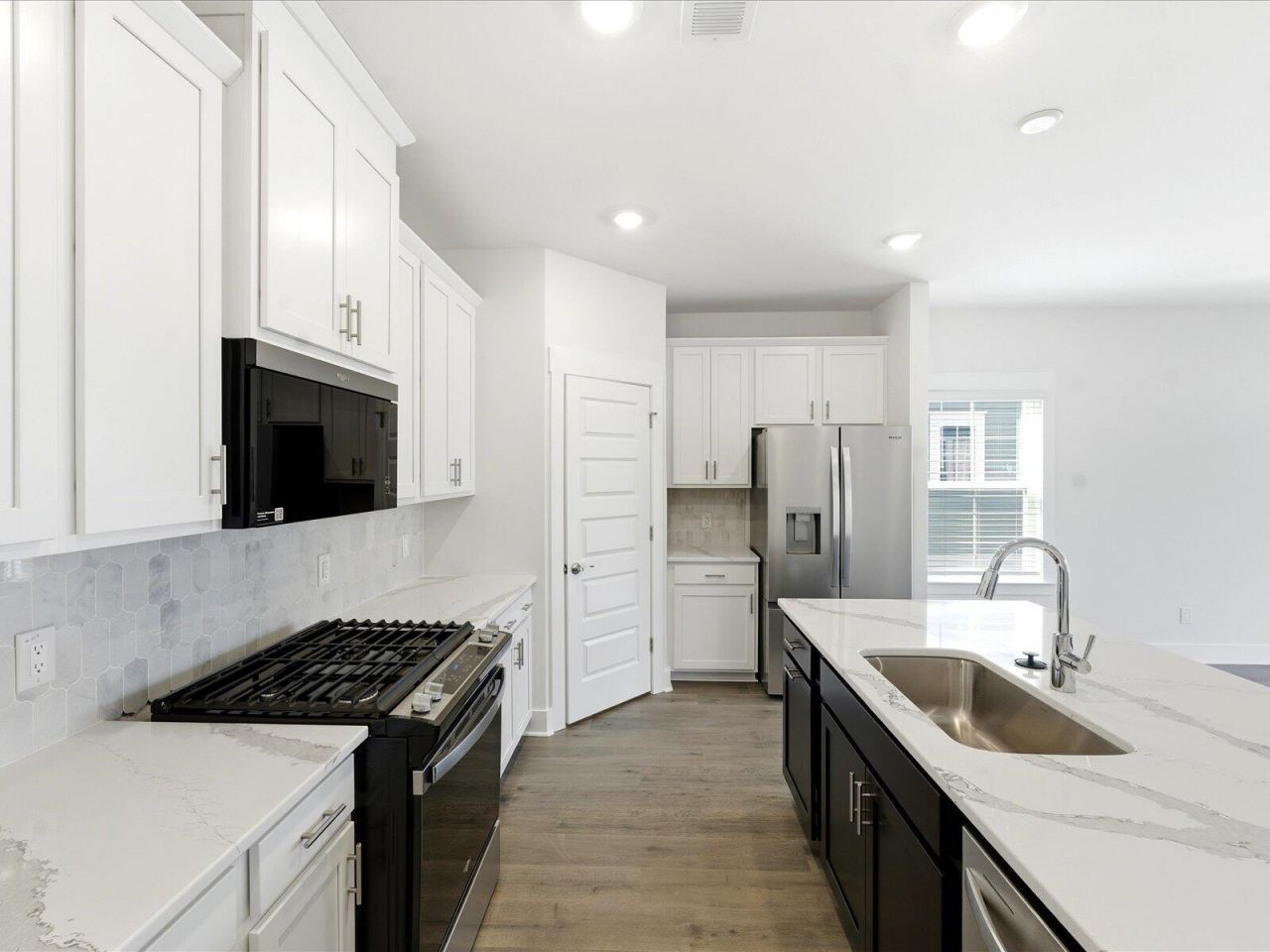 406 Radiant Blue Way Photo 6