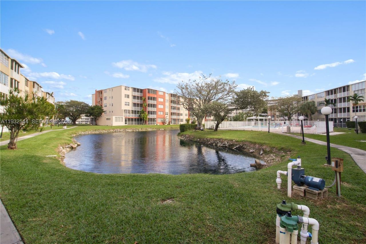 1690 NE 191st St, Unit 404-1, Miami, FL 33179 Main Photo