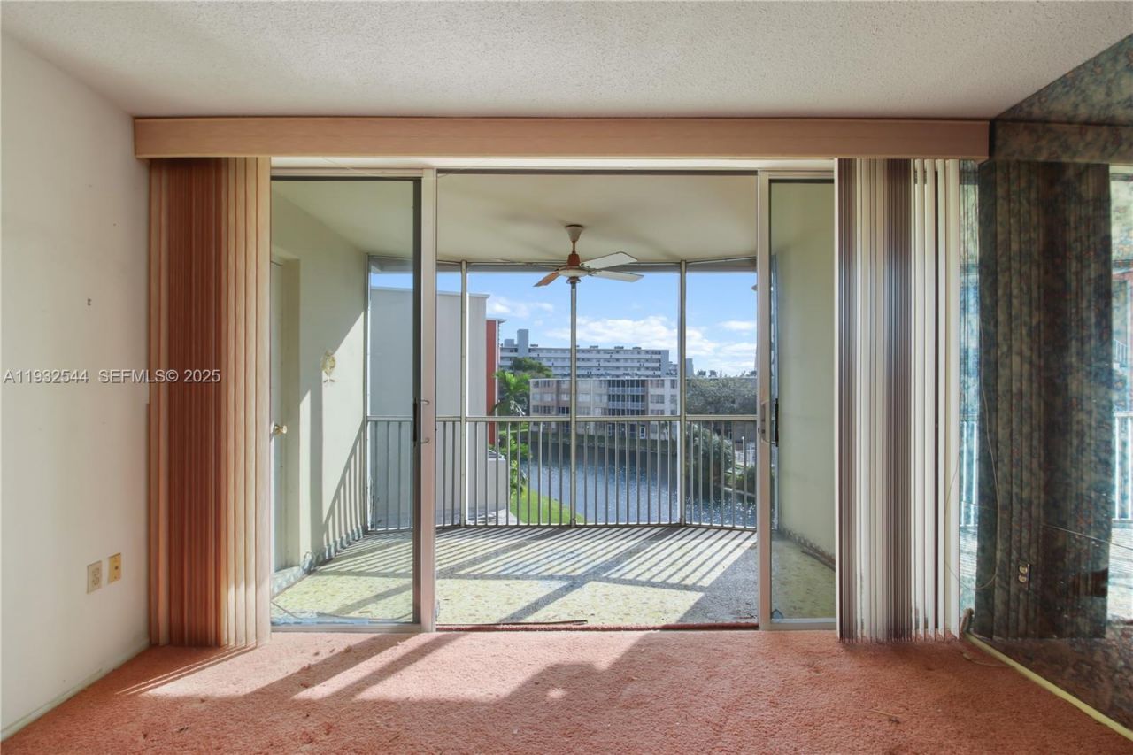 1690 NE 191st St, Unit 404-1, Miami, FL 33179 Photo