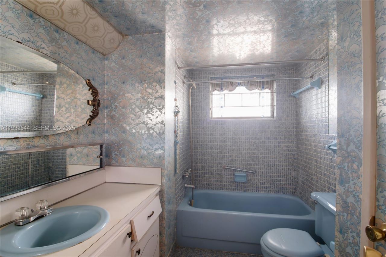 1690 NE 191st St, Unit 404-1, Miami, FL 33179 Photo