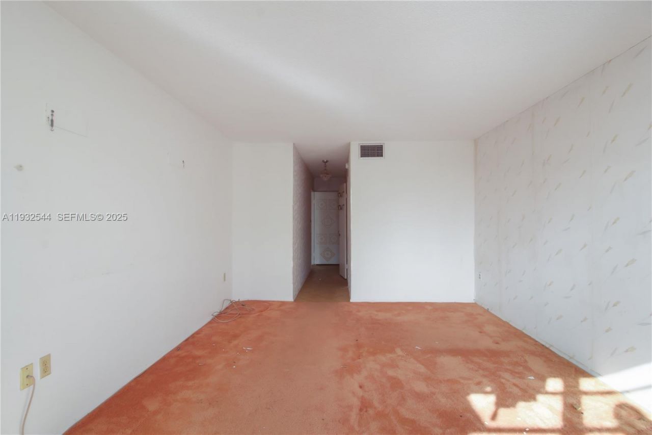 1690 NE 191st St, Unit 404-1, Miami, FL 33179 Photo