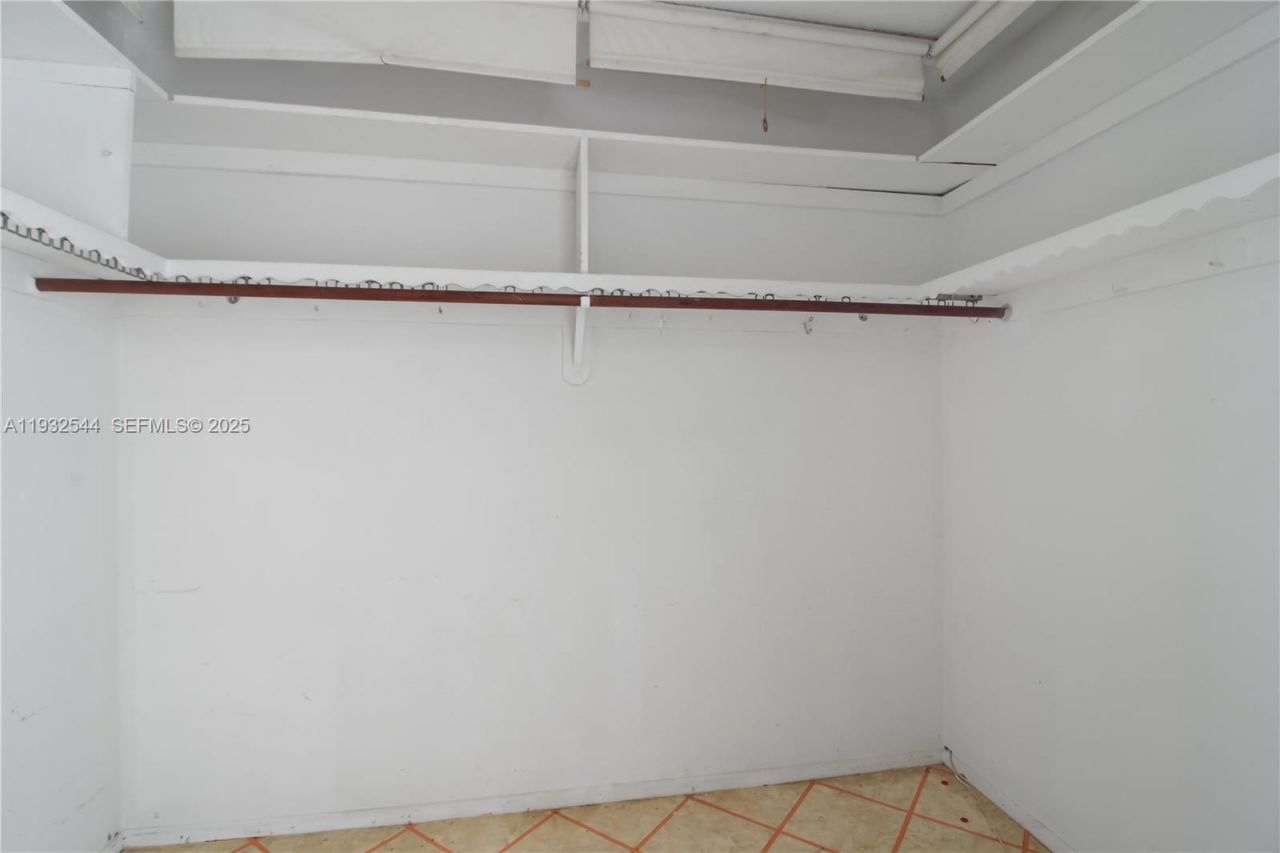 1690 NE 191st St, Unit 404-1, Miami, FL 33179 Photo