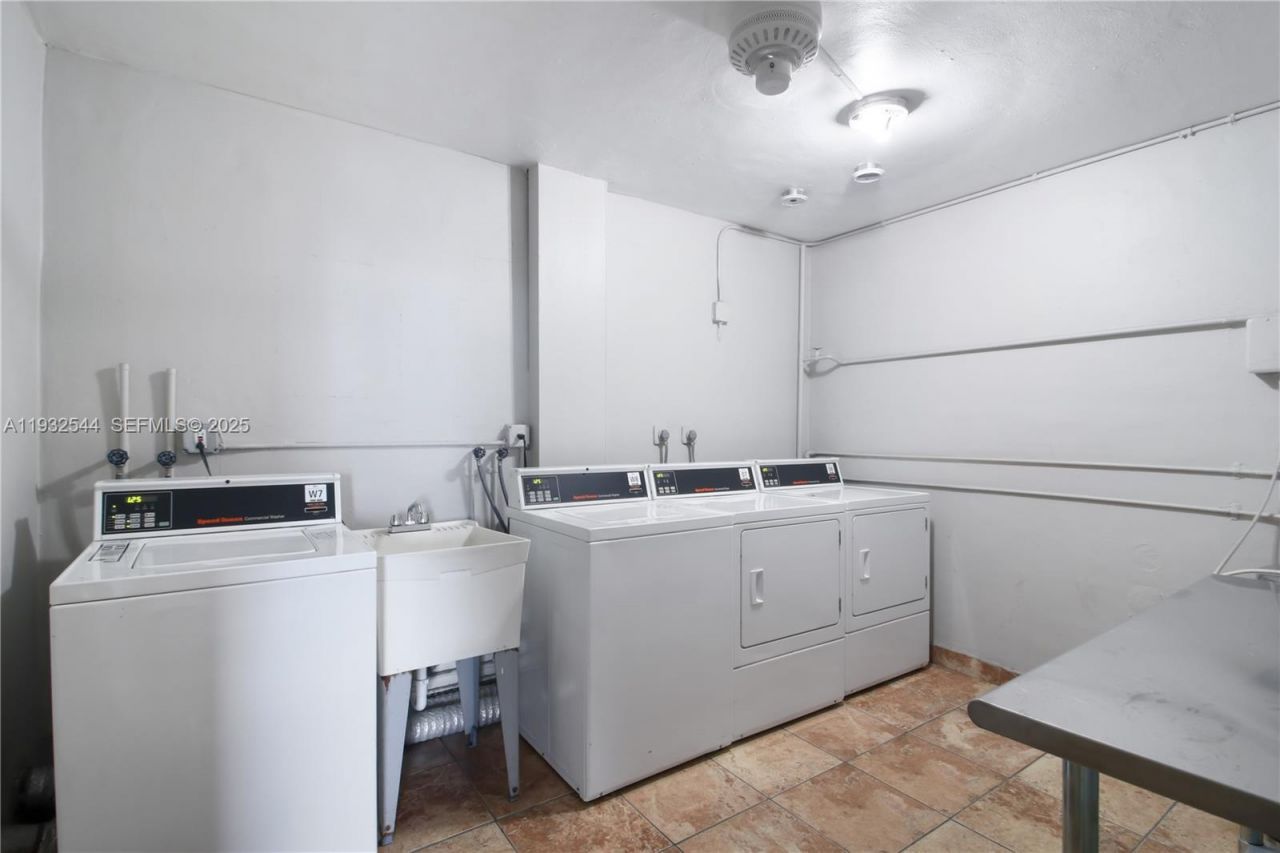 1690 NE 191st St, Unit 404-1, Miami, FL 33179 Photo